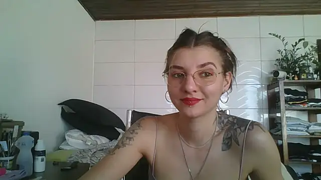 SweetyBabyDemon online show from September 20, 2025, 1:56 pm
