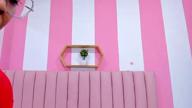 ISABELLA 020 online show from March 4, 2025, 12:01 pm