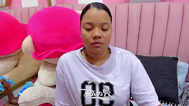 ISABELLA 020 online show from September 9, 2025, 1:21 pm