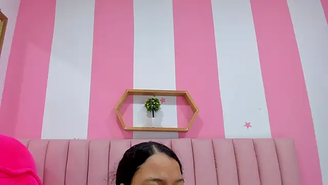 ISABELLA 020 online show from September 18, 2025, 12:51 pm