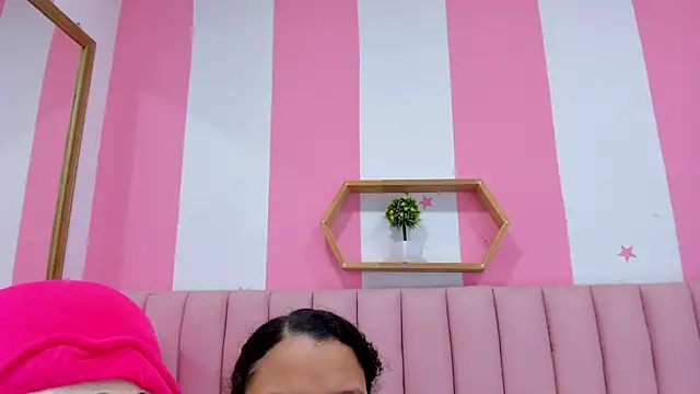 ISABELLA 020 online show from September 25, 2025, 12:31 pm