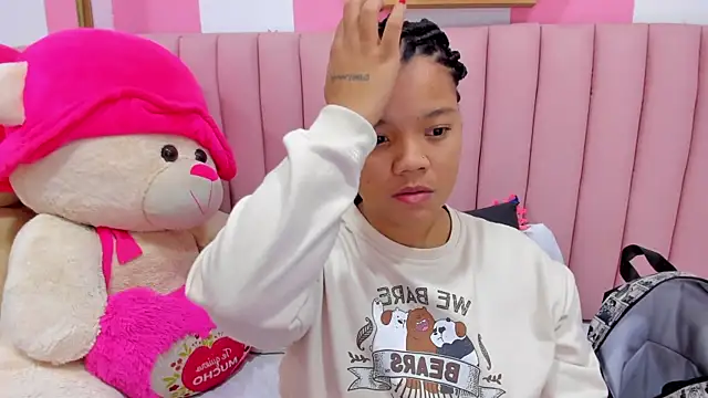 ISABELLA 020 online show from October 10, 2025, 12:04 pm