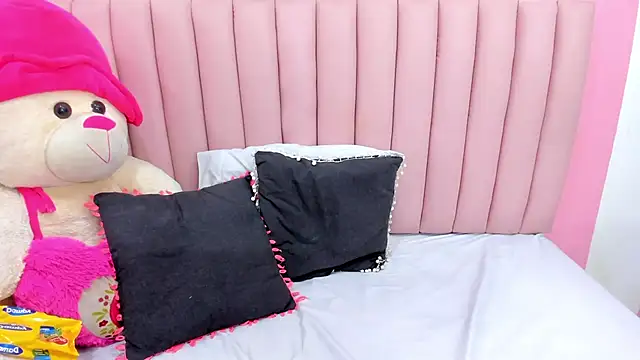 ISABELLA 020 online show from November 27, 2025, 4:09 pm