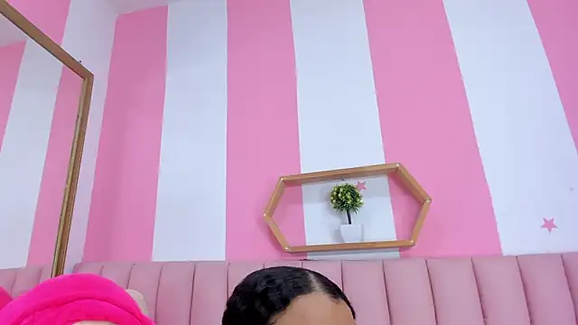 ISABELLA 020 online show from March 14, 2026, 12:10 pm