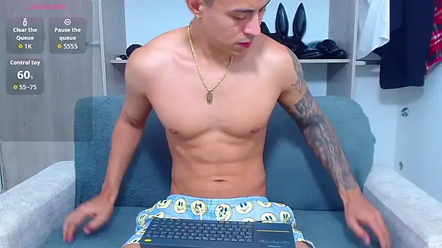 Tristan-bm online show from October 18, 2025, 2:07 pm