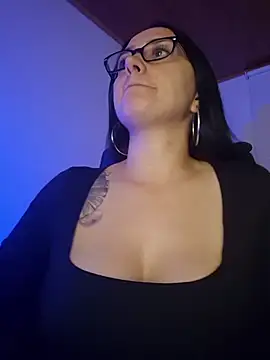 preetypeach online show from March 18, 2026, 4:26 am