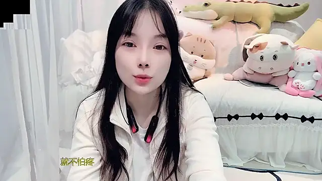 AKiKi711 online show from October 28, 2025, 4:31 pm