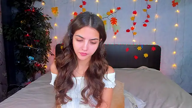 Milana Crystal  online show from November 17, 2025, 8:09 am