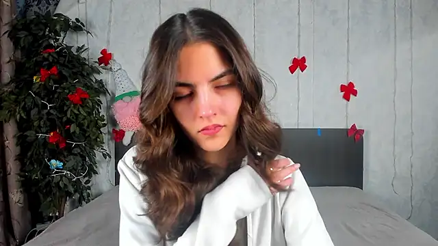 Milana Crystal  online show from February 4, 2026, 7:47 am