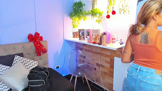 Snapshot of Georgina-coule chatting on December 11, 2024, 12:12 pm Georgina-coule online show from December 11, 2024, 12:12 pm