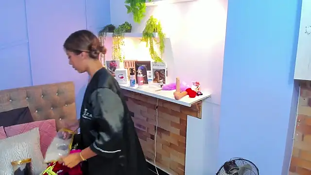 Snapshot of Georgina-coule chatting on January 9, 2025, 6:15 pm Georgina-coule online show from January 9, 2025, 6:15 pm