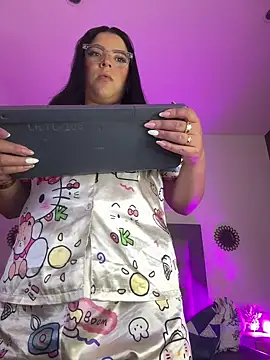 Kylie2211 online show from March 17, 2025, 12:14 pm