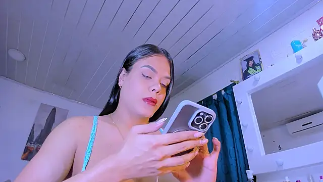 Snapshot of LatinVenuz chatting on February 21, 2026, 5:52 am LatinVenuz online show from February 21, 2026, 5:52 am