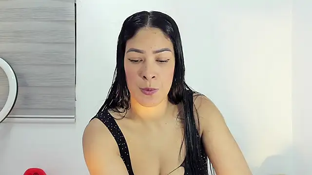 bella hadid1  online show from December 20, 2025, 8:27 pm