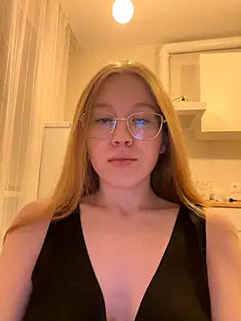 Eva Weyne online show from October 26, 2025, 8:04 pm