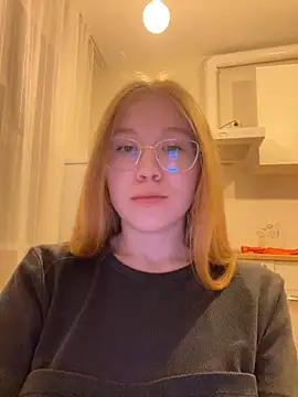 Eva Weyne online show from November 4, 2025, 7:57 pm