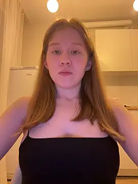 Snapshot of Eva_Weyne chatting on May 14, 2026, 9:21 pm Eva Weyne online show from May 14, 2026, 9:21 pm