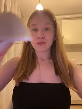 Snapshot of Eva_Weyne chatting on May 29, 2026, 8:07 pm Eva Weyne online show from May 29, 2026, 8:07 pm