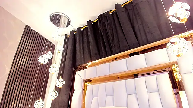 SarayRoyse online show from March 20, 2025, 7:14 pm