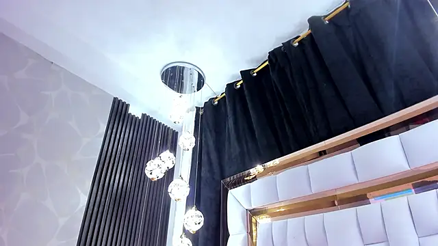 SarayRoyse online show from October 1, 2025, 7:31 pm