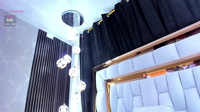 SarayRoyse online show from February 2, 2026, 7:34 pm