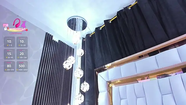 SarayRoyse online show from April 5, 2026, 7:44 pm