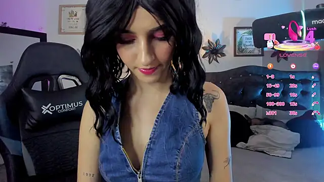 Snapshot of devlin_violett chatting on October 1, 2025, 1:33 am devlin violett online show from October 1, 2025, 1:33 am