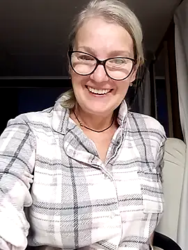 irinamaux online show from October 25, 2025, 4:31 am