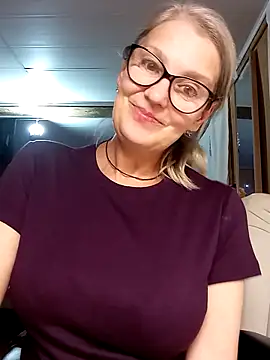 irinamaux online show from October 25, 2025, 4:57 pm