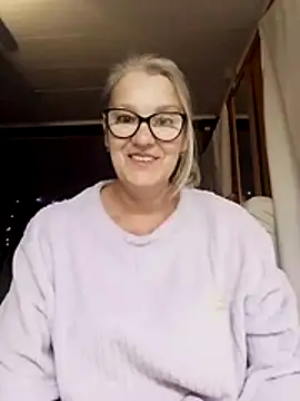 irinamaux online show from November 1, 2025, 6:04 am