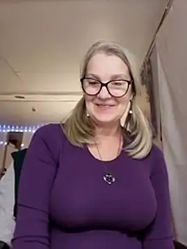 irinamaux online show from December 5, 2025, 2:20 am