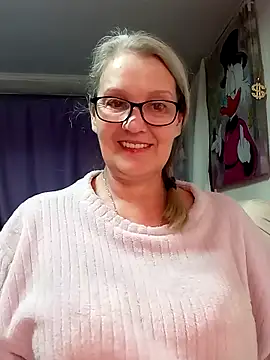 irinamaux online show from February 15, 2026, 9:22 pm