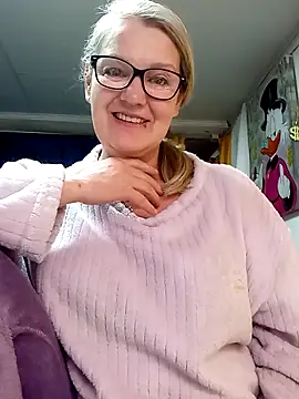 irinamaux online show from April 4, 2026, 2:43 am