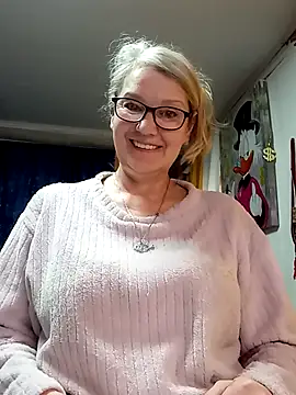 irinamaux online show from April 10, 2026, 4:28 am