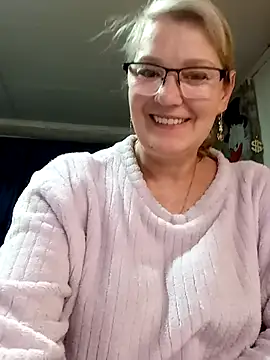 irinamaux online show from April 28, 2026, 10:37 pm