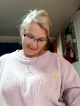 irinamaux online show from April 30, 2026, 1:06 pm