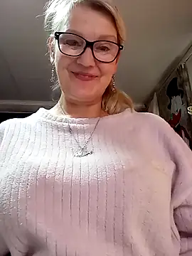 irinamaux online show from May 8, 2026, 9:36 am