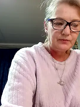 irinamaux online show from May 9, 2026, 2:28 am