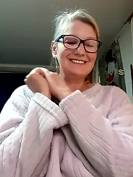irinamaux online show from May 9, 2026, 2:33 pm