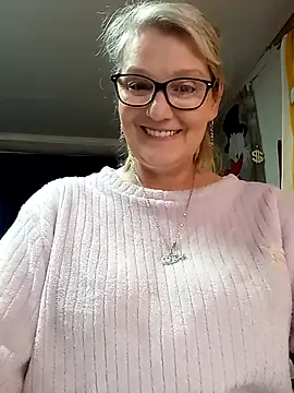 irinamaux online show from May 11, 2026, 2:01 pm