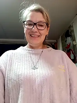 irinamaux online show from May 14, 2026, 4:08 am