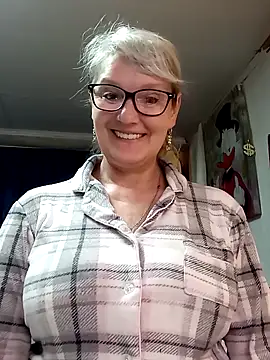 irinamaux online show from May 15, 2026, 7:59 am