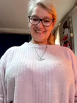 irinamaux online show from May 16, 2026, 7:05 am