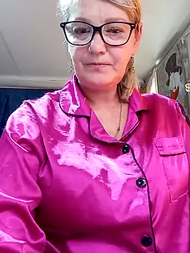irinamaux online show from May 17, 2026, 7:17 am