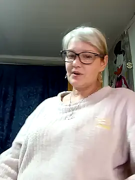 irinamaux online show from May 18, 2026, 4:35 pm