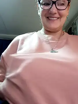 irinamaux online show from May 20, 2026, 7:14 am