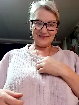 irinamaux online show from May 20, 2026, 10:38 pm