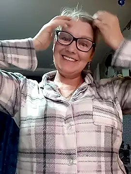 irinamaux online show from May 22, 2026, 6:42 am