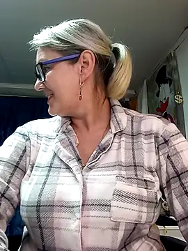 irinamaux online show from May 22, 2026, 6:46 pm