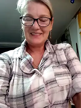 irinamaux online show from May 23, 2026, 7:40 pm